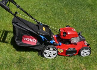 Toro Personal Pace with Briggs & Stratton Engine Toro Personal Pace with Briggs & Stratton Engine